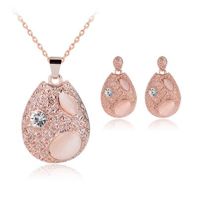 China Ethnic Wholesale Hot Selling Korean Fashion Jewelry Sets For Women Inlaid Crystal Necklace And Earrings Two Piece Set for sale