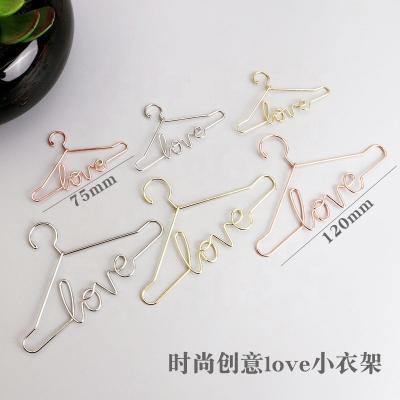 China Cartoon Toy New Fashionable and creative love shape hanger 75mm for dolls, polybag 10pcs/1 for sale