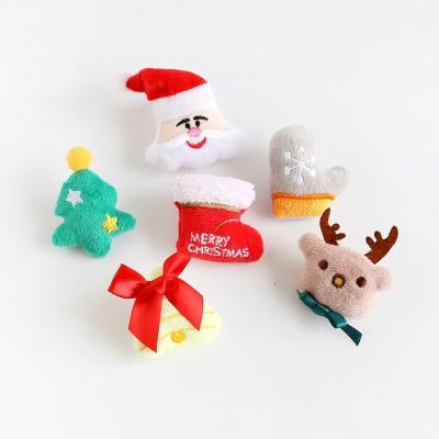 China Christmas Style Doll Accessories Bag Accessories Toy Mini Cartoon Doll Plush Santa Claus Christmas Tree Brooch Cartoon Elk for sale