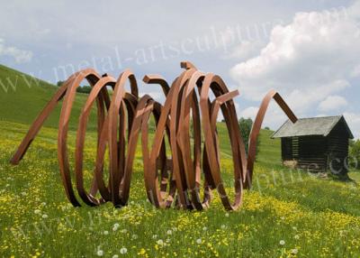 China Diseño moderno del círculo del estilo de la escultura de acero al aire libre de Corten como decoración del césped en venta