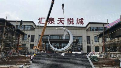 China Crescent Moon Shape Modern Metal Sculpture As Wonderful Shopping Mall Decoration for sale