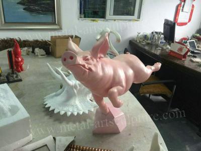 China Estatua linda del cerdo de la fibra de vidrio, estatuas de encargo de la fibra de vidrio para la decoración interior en venta