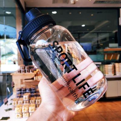 China Madou Large Capacity Creative 1L Viable Glass Water Bottle With Borosilicate Handle Personalized Glass Reusable Water Bottle for sale