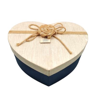 China Custom Fashion Beautiful Heart Shaped Soft Gift Box Folded High End Luxury Gift Box Of High Quality Kraft Paper for sale