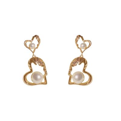 China Simple needle FASHIONABLE temperament S925 silver metal hollowed out pearl love personality cold wind earrings for sale