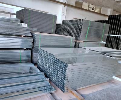 China Steel Indoor Project Utilized Full Enclosed Galvanized Cable Trunking Tray With Standard Cover Size for sale