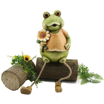 China Redeco New Arrival Cute Resin Garden Decor Frog For Outdoor Decoration for sale