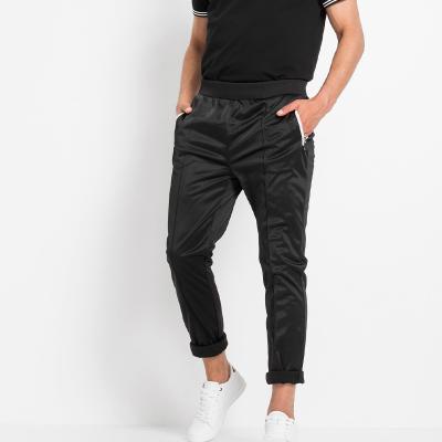 China Anti-wrinkle OEM Service Loose Fit Elastic Waist With Drawstring Mens Jogger for sale