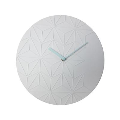 China Minimalist Gold Aluminum Needlework High Quality Resin Decoration Living Room Digital Creative Wall Clock for sale