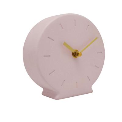 China Minimalist Living Room Office Decoration Simple Design Silk Screen Gold Resin Digital Aluminum Desk Clock for sale