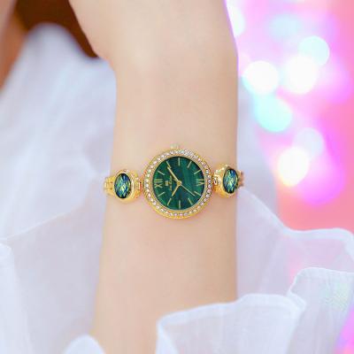 China Fashion Small Dial Luxury Malachite Day/Date Bracelet Watch Green Diamond Women's Wristwatches Women's Wristwatches for sale