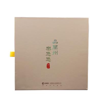 中国 Disposable Customized Luxury Corrugated Logo Packaging Box For Gift 販売のため