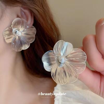 China TRENDY S925 Silver Needle Metal Flower European and American Elegant and Unique Style Design Earrings for sale