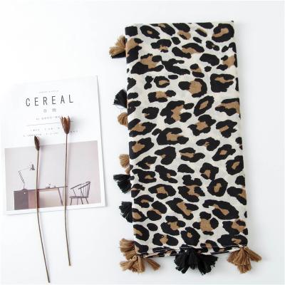 China Fashion to keep European and American hot classic fashion style printing ladies shape scarves shawls leopard scarf for sale