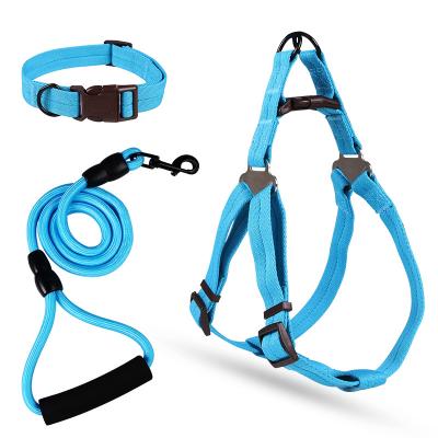 China Stocked Low MOQ Sturdy Nylon Retractable Dog Collar And Leash Set for sale