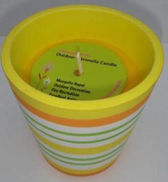 China Yellow Citronella terracotta pot scented candle with the printed hang tag for sale