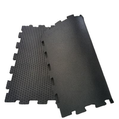 Cina ODM Horse Stable Rubber Mat Waterproof Easy To Clean / UV Resistant For Equestrian Stable in vendita