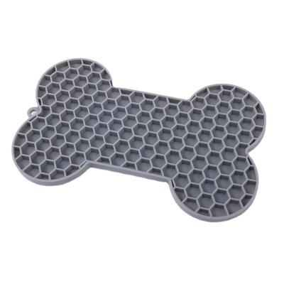 China Hot Selling Viable Custom Dog Slow Feeder Licking Protective Food Grade And Tray Pet Round Silicone Lick Mat for sale