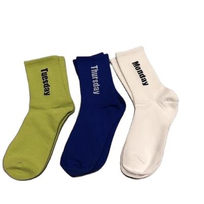 China Ins Style Mid-tube Basketball Socks Anti-odor Breathable Sports Socks Letter Printing Sports Socks for sale