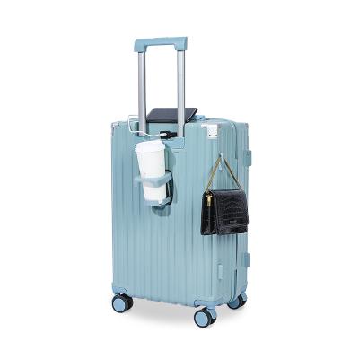 China Travel-Friendly Aluminum Suitcase with Fabric Lining and TSA Approved Lock for sale