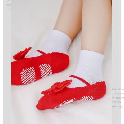 China 0-2 Years High Quality Breathable Newborn Baby Non-Slip Floor Socks With Bowknot Accessories Cute 0-2 Years Little Girl Cotton Socks for sale