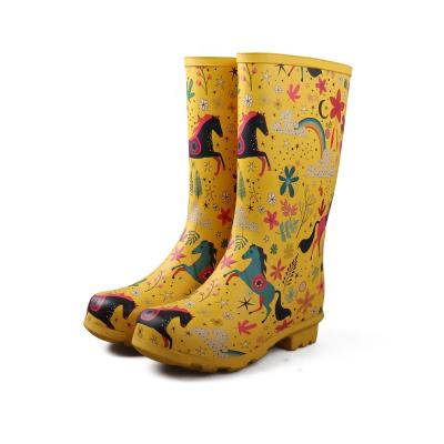 China 3539 OEM Design Unique Rubber Boots Sweat-absorbent Rainboots Natural Rubber Boots For Girls for sale