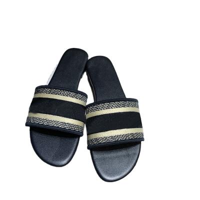 China Original Funky Leather Outdoor Flat Dual Density Black Sandal Famous Designer Anti-Smell Luxury Summer Ladies Shoes Slippers Women's Slippers for sale