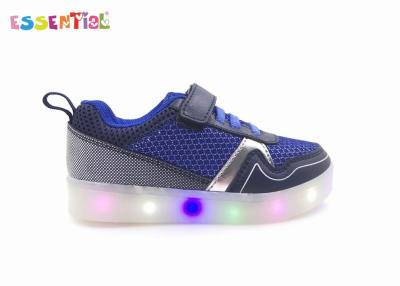 China Jungen leuchten Trainer-Federelement-Spitzeen und Schnallen-Bügel lichtdurchlässigem Outsole zu verkaufen