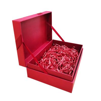 China Recyclable Red Hinged Texture Paper Gift Box With Shred Paper Backing For Cosmetic for sale