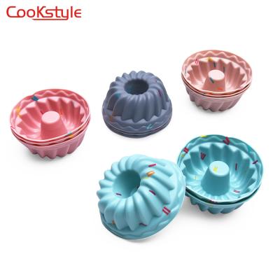 China Viable thickened 7.6g silicone cake mold set round Nordic style silicone bun cup in stock baking tray for sale