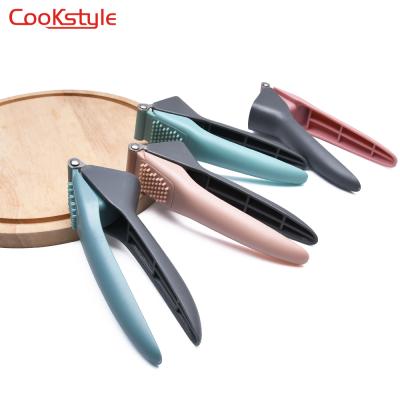 China Sustainable Premium Garlic Press With Ergonomic Soft Easy-Squeeze Handle, Sturdy Design Extracts More Garlic Paste Per Clove, Garlic Crusher for sale