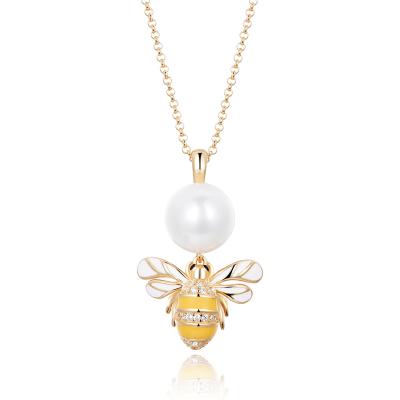 China TRENDY 925 Sterling Silver Jewelry Gold Plated Pearl Bee Necklace Fashion Ladies Jewelry Accessories for sale