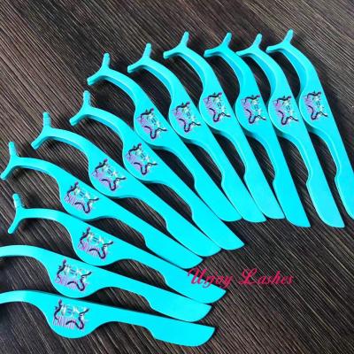 China Comfortable wholesale cheap price wick tweezers private label stainless steel turquoise color custom wick applicator tweezers handle for sale