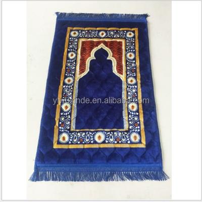 China Selling Anti-Slip Muslim Worship Prayer Quilted Embossed Printed Hajj Kneel Travel Blanket Blanket for sale