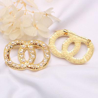 China FASHIONABLE Famous Brands Jewelry Designer Tixu Alphabet Luxury Brooch Pin For Women for sale