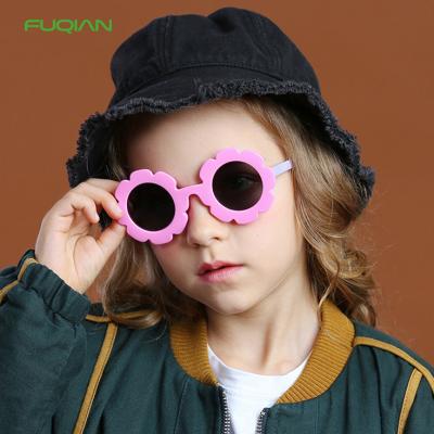 China Fashion Sunglasses Baby Shape Healthy Material Flower Shape Silicone Children Polarized Sunglasses for sale