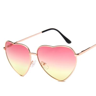 China Designer Authentic 20 New Arrivals 2021 Fashion Sunglasses Colors Men Women Heart Photochromic Sunglasses for sale