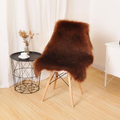 China Custom 100% Washable High Density Acrylic Wolf Suede Backing Artificial Faux Fur Blankets And Carpets for sale