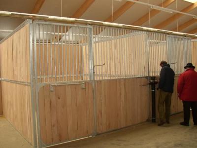 China European-style Horse Stall Fronts Hot Dip Galvanized With Swing Feeder en venta