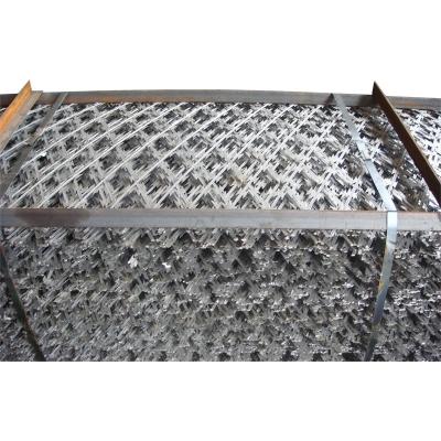 中国 Welded razor wire mesh Security fence 販売のため