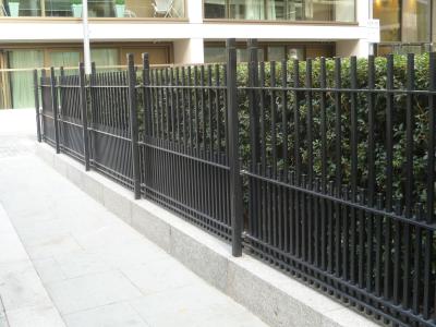 China Powder Coated RAL 9001/Black Vertical Bar Fence en venta