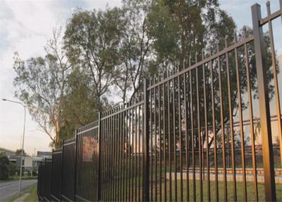 China Crimped Security spear top tubular steel fence panel steel fencing panels 2.1mx2.4m 40mm rails zu verkaufen