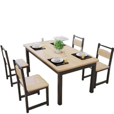 Chine Table à manger en verre en option avec table en bois massif et chaises métalliques modernes à vendre