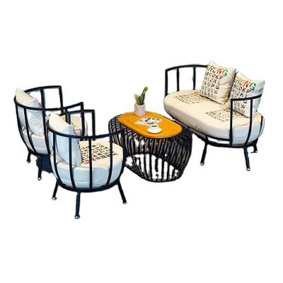 China Outdoor Living Room Furniture 3Piece Iron Coffee Table Set with Modern Round Design for sale