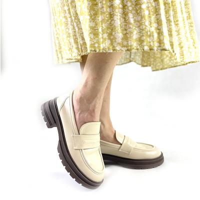 China Fashionable Soft Sole English Leg Curve Adjustment Shoes And Lightweight Thick Heeled Lefu Style Lefu Shoes for sale