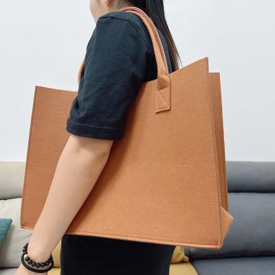 Cina Felt Bag Shopping Bag Travel Thickened Portable Felt Autumn And Winter All-Match Large-Capacity Women'S Bag Shoulder in vendita