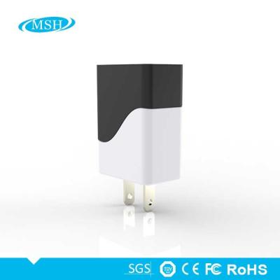 China Cargador plano de la pared de viaje del solo puerto USB para la salida bicolor del teléfono celular 5V 1A en venta