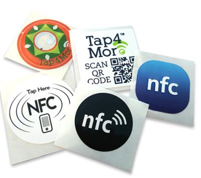 China Offset Full Color Printing HF/UHF Passive Paper Roll Smart NFC RFID Label/Sticker/Tag zu verkaufen