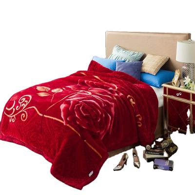 China Anti-static Thick Warm Double Flannel Blanket Wedding Dowry Gift Red Happy Lunch Break Double Blanket for sale