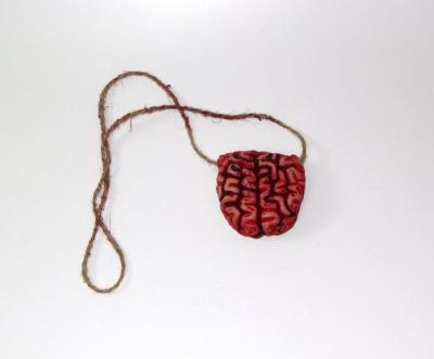 China 2021 Halloween Halloween Decorations in a Box Brain Necklace Bloody Creepy Crawling Food for sale